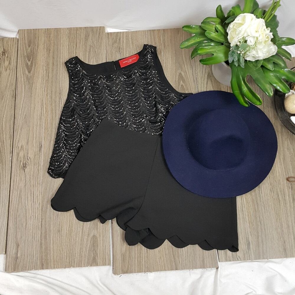 NWT Akira chicago black sequin‎ crop top sz L
